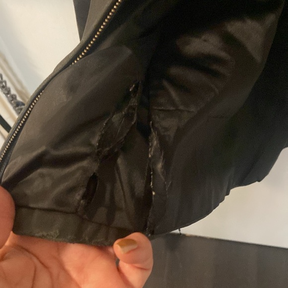 Hugo Boss black leather jacket. In fabulous shape. - Picture 3 of 3